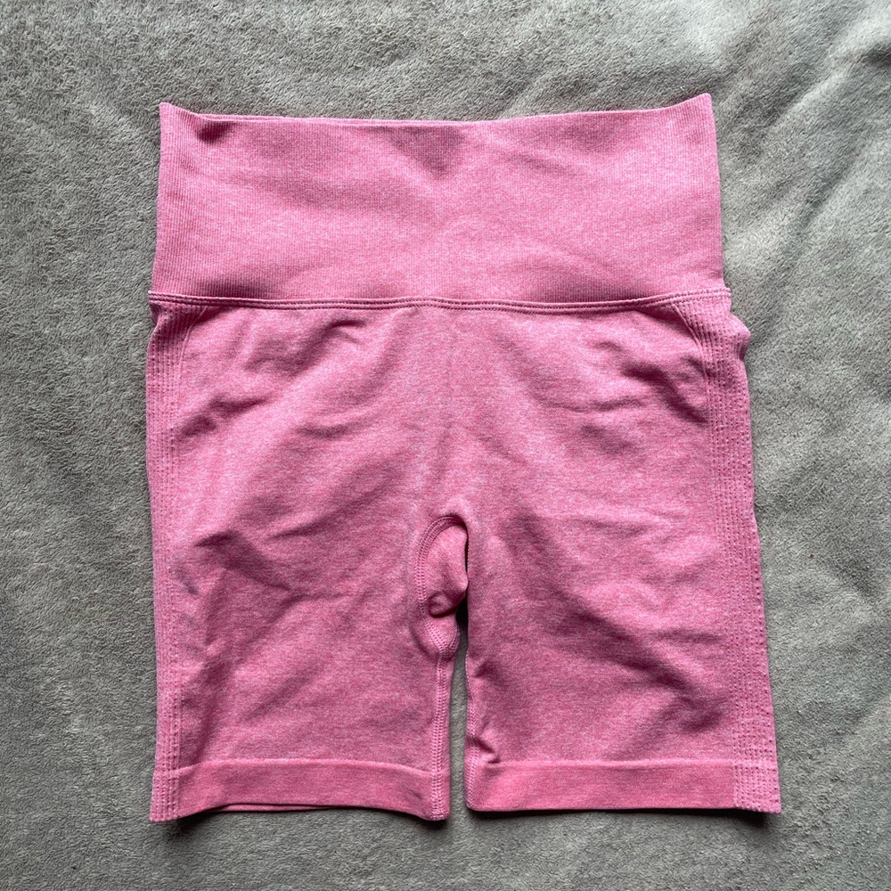 Salmon pink nylon seamless biker shorts (butt scrunch)